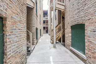 7025 5 N Sheridan Rd, Chicago, IL 60626 - Photo 4