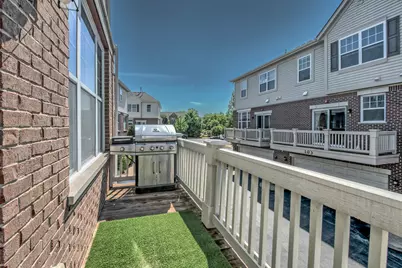 200 Concord Court, Morton Grove, IL 60053 - Photo 8