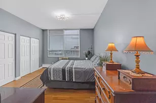 9001 Golf Rd, Des Plaines, IL 60016 - Photo 12