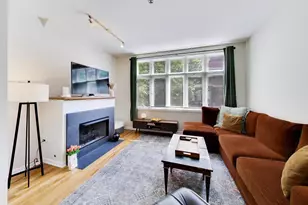 320 E 17th St, Chicago, IL 60616 - Photo 8