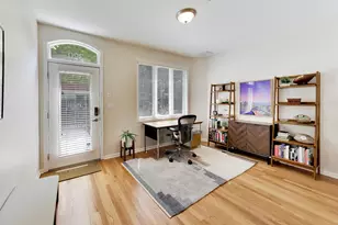 320 E 17th St, Chicago, IL 60616 - Photo 4