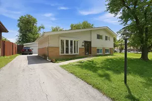 403 Rutledge St, Park Forest, IL 60466 - Photo 2