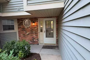 1061 Rockport Dr, Carol Stream, IL 60188 - Photo 2