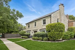 1104 Greenfield St, Oak Park, IL 60302 - Photo 2