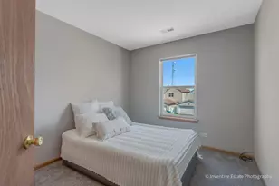 2028 Grayhawk Dr, Aurora, IL 60503 - Photo 12
