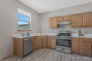 2028 Grayhawk Dr, Aurora, IL 60503 - Photo 10