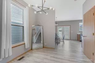 2028 Grayhawk Dr, Aurora, IL 60503 - Photo 8