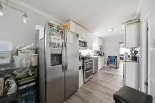 2935 W Howard St, Chicago, IL 60645 - Photo 6