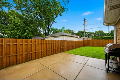 8601 Saint Louis Avenue, Skokie, IL 60076 - Photo 28