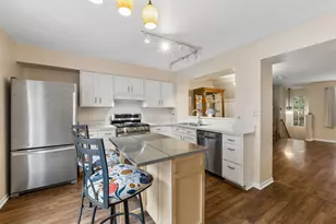257 W Whispering Oaks Ln, Round Lake, IL 60073 - Photo 8