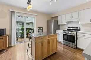 257 W Whispering Oaks Ln, Round Lake, IL 60073 - Photo 6