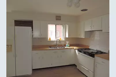 6329 W Touhy Avenue, Chicago, IL 60646 - Photo 4