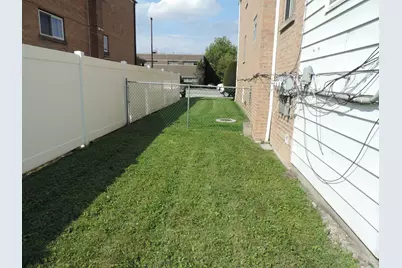 6329 W Touhy Avenue, Chicago, IL 60646 - Photo 14