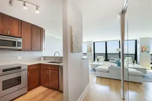 1030 N State St, Chicago, IL 60610 - Photo 6