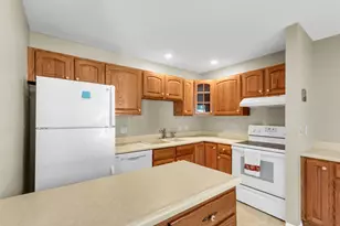 1933 Blackthorn Dr, Champaign, IL 61821 - Photo 12