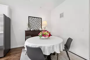 916 Enfield Dr, Northbrook, IL 60062 - Photo 8