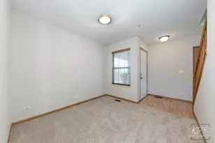 2477 Frost Dr, Aurora, IL 60503 - Photo 6