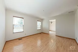 2477 Frost Dr, Aurora, IL 60503 - Photo 10
