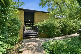 5517 E Lake Dr, Lisle, IL 60532 - Photo 1