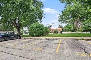 2920 Roberts Dr, Woodridge, IL 60517 - Photo 18