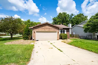 2107 Woodhavens Drive, Bloomington, IL 61701 - Photo 2