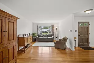 1050 E Kitson Dr, Palatine, IL 60074 - Photo 6
