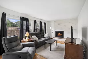 1050 E Kitson Dr, Palatine, IL 60074 - Photo 10