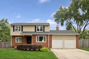 1050 E Kitson Dr, Palatine, IL 60074 - Photo 1