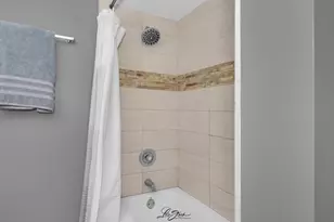 10521 S Roberts Rd, Palos Hills, IL 60465 - Photo 8