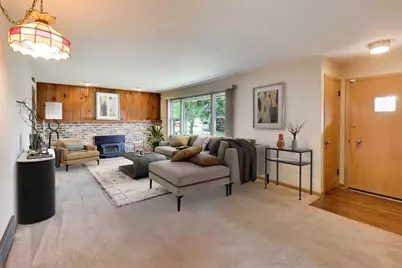 41588 N Illinois Street, Zion, IL 60099 - Photo 2