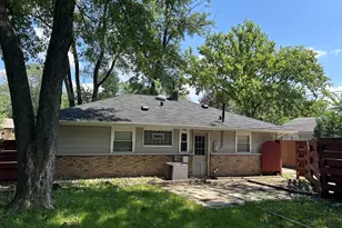 363 Blackhawk Dr, Park Forest, IL 60466 - Photo 4