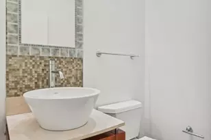 2910 N Commonwealth Ave, Chicago, IL 60657 - Photo 22
