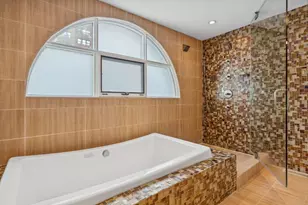2910 N Commonwealth Ave, Chicago, IL 60657 - Photo 12