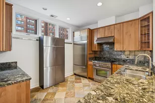 2910 N Commonwealth Ave, Chicago, IL 60657 - Photo 6