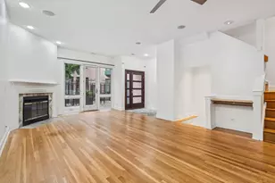 2910 N Commonwealth Ave, Chicago, IL 60657 - Photo 4