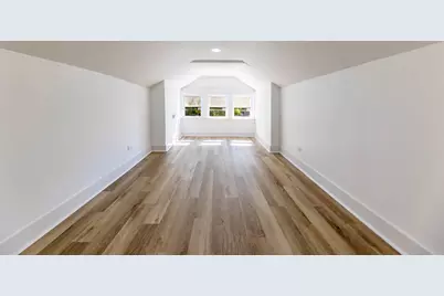8025 S Euclid Avenue, Chicago, IL 60617 - Photo 18