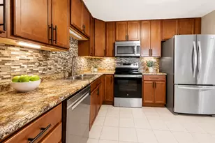 375 Plum Creek Dr, Wheeling, IL 60090 - Photo 2