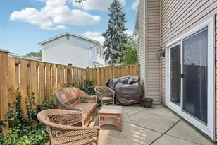 1350 Rock Cove Ct, Hoffman Estates, IL 60192 - Photo 18