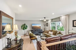 1350 Rock Cove Ct, Hoffman Estates, IL 60192 - Photo 2