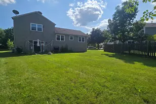 122 Canton Ln, Streamwood, IL 60107 - Photo 8
