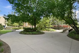 1360 N Sandburg Terrace, Chicago, IL 60610 - Photo 16