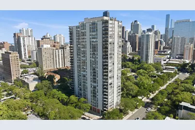 1360 N Sandburg Terrace #2104C, Chicago, IL 60610 - Photo 14
