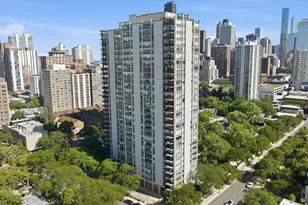 1360 N Sandburg Terrace, Chicago, IL 60610 - Photo 14