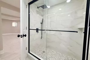 5536 N Spaulding Ave, Chicago, IL 60625 - Photo 8