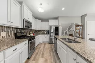 9437 Parkwood Ln, Tinley Park, IL 60487 - Photo 8