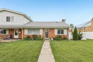 9005 N Grace Ave, Niles, IL 60714 - Photo 2