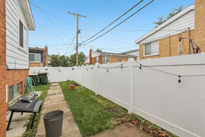 9005 N Grace Avenue, Niles, IL 60714 - Photo 24