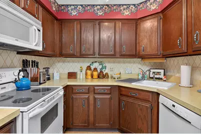 77 Lake Hinsdale Drive #202, Willowbrook, IL 60527 - Photo 6