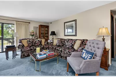 77 Lake Hinsdale Drive #202, Willowbrook, IL 60527 - Photo 2
