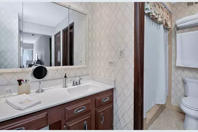 77 Lake Hinsdale Drive #202, Willowbrook, IL 60527 - Photo 12